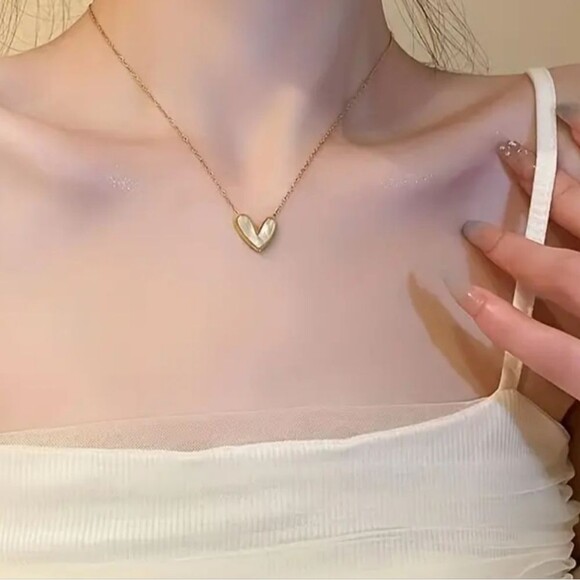 Heart Shaped Pendant Necklace 14K Gold Plated Luxury Romantic Golden Edge Jewel - Picture 7 of 16